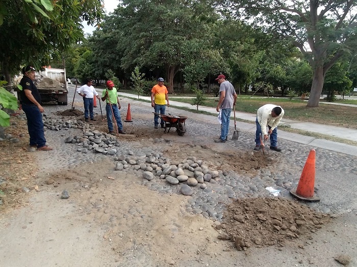 Rehabilita Ayuntamiento vialidades de la zona urbana y rural