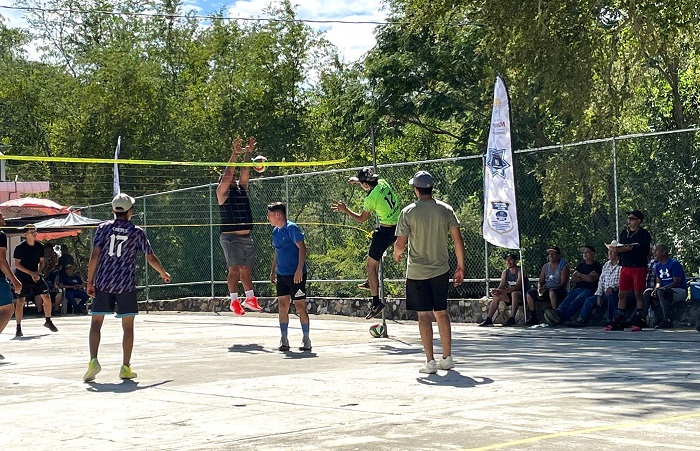 Ayuntamiento de Manzanillo, realiza torneo de Volibol en la zona alta, “Parajes” fue campeón