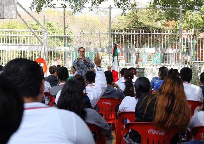 Imparte CDHEC charla sobre violencia contra las mujeres a estudiantes