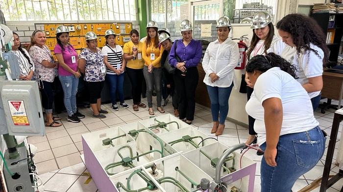 Participa Educación Colima en acercamiento a niñas con la ingeniería en UdeC