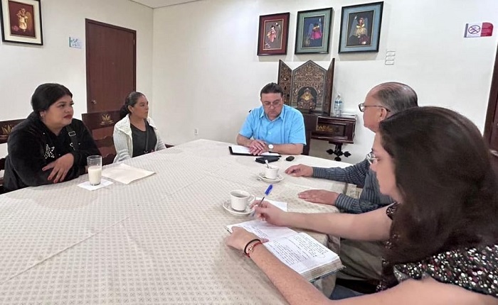 Gobierno Colima atiende solicitud de transporte en comunidades rurales de Minatitlán