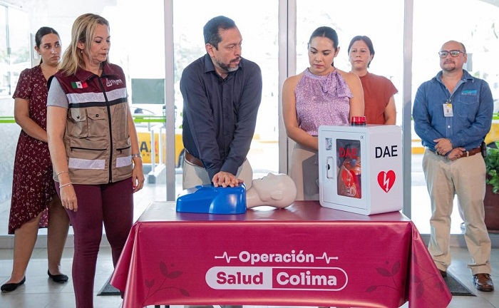 En Manzanillo, Indira inicia instalación de Desfibriladores Automáticos