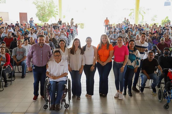 Gobernadora participa en entrega de tarjetas Pensión para Personas con Discapacidad