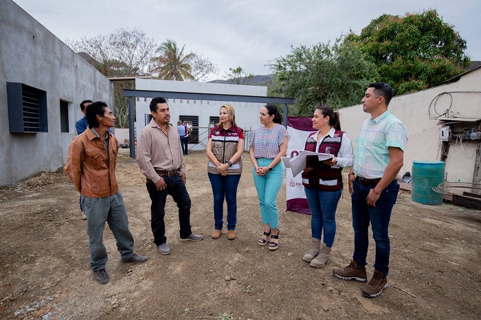 Indira supervisó remodelación en el Centro de Salud de Zacualpan; se invierten más de 8 mdp y lleva un avance del 70%