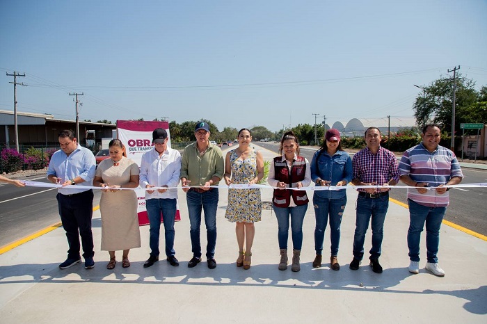 Indira Vizcaíno entregó reconstrucción en tramo carretero Tecomán-Cofradía de Morelos