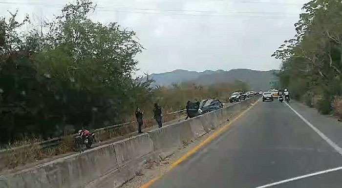 Ejecutan a un hombre rumbo a Chandiablo por el Libramiento en Manzanillo