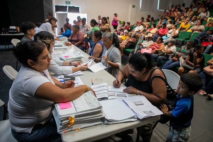 Entrega Ayuntamiento de Manzanillo apoyos de 2 bimestres para beneficio de 334 familias