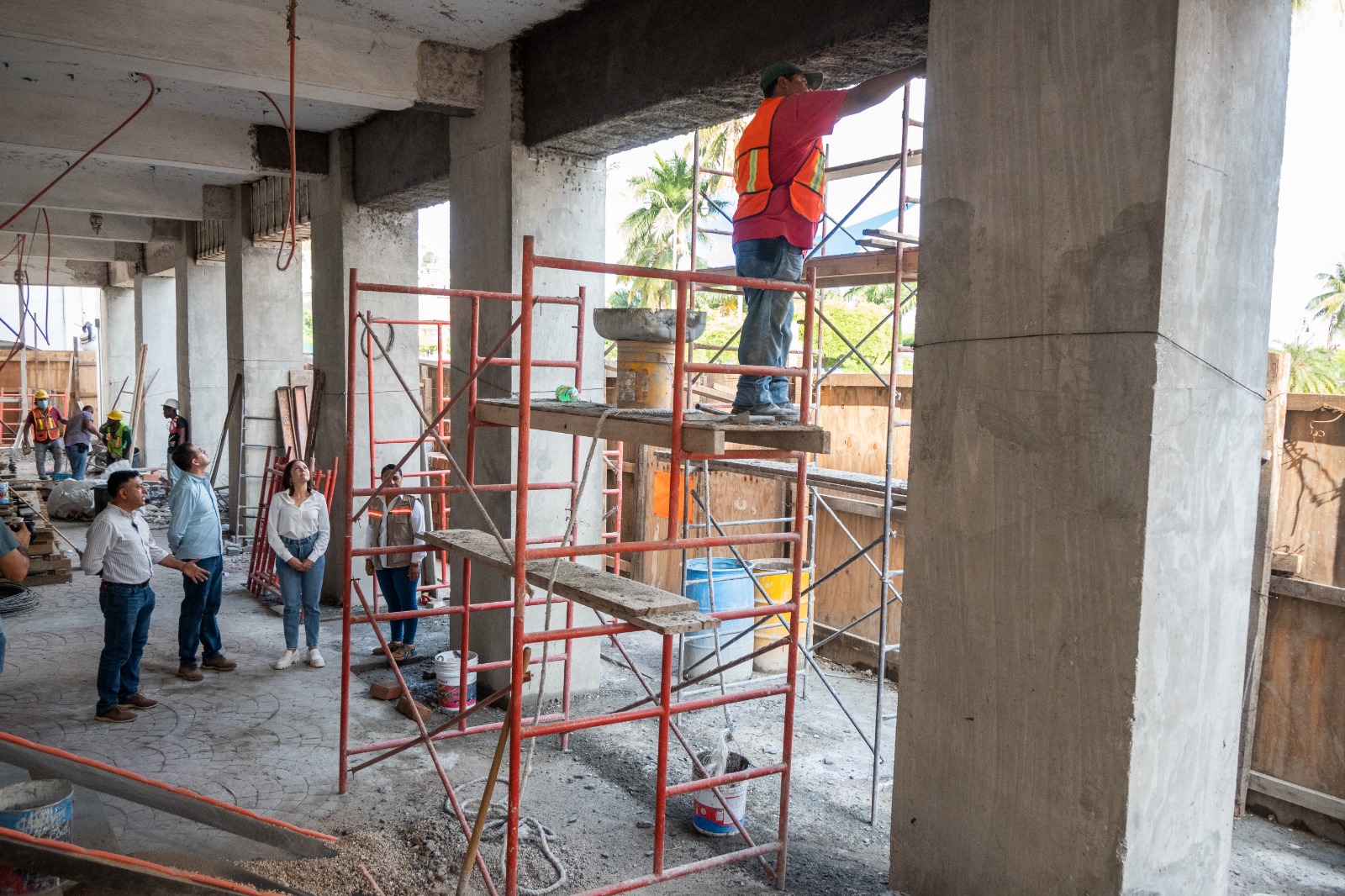Griselda Martínez hace supervisión de las obras que renovarán la imagen del centro de la ciudad