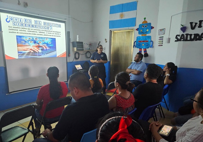 Instruye Ayuntamiento de Manzanillo a la población sobre la prevención de delitos