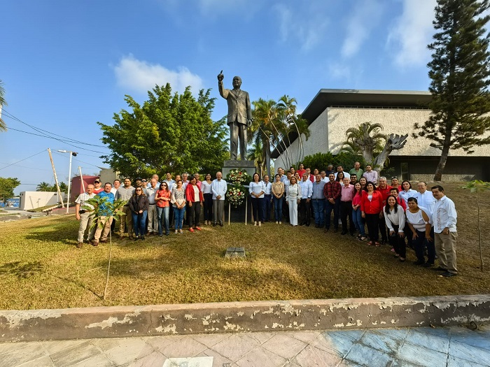 Priismo colimense recuerda el 19º aniversario luctuoso de Gustavo Vázquez