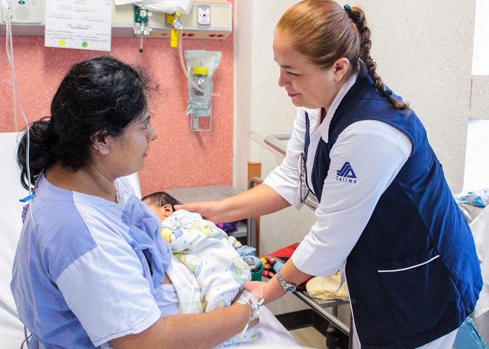 Salud Colima orienta sobre embarazos y recién nacidos, con la Línea Materna