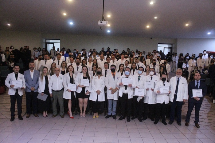 Egresan 29 especialistas del HRU Colima; Secretaria de Salud les pide no olvidar la premisa del servicio a la vida
