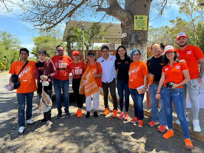 Romelia Serrano visita la comunidad de San Joaquín