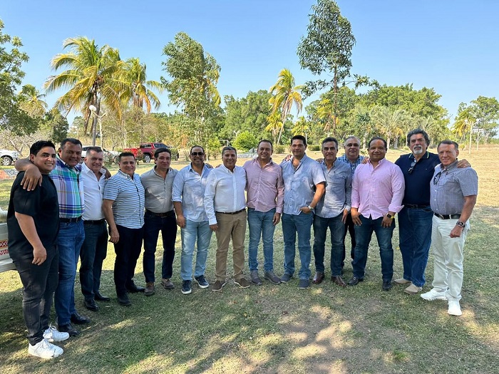 Se reúne Armando Reyna con empresarios tecomenses, se comprometen a trabajar en conjunto por Tecomán