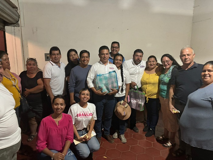 Promoción, identidad y organización promete Braulio Arreguín a artesanos de Comala