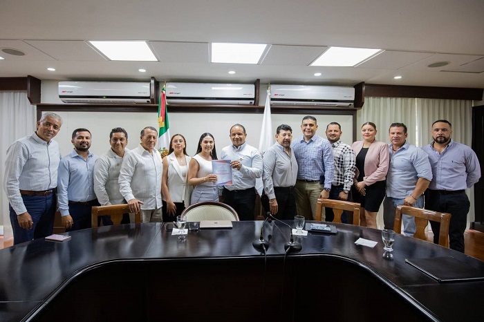 Gobernadora recibe a nueva directiva de Canacintra Colima; invitan a su administración al Foro del Agua