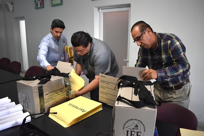 IEE Colima recibe boletas de la elección local para 36 personas