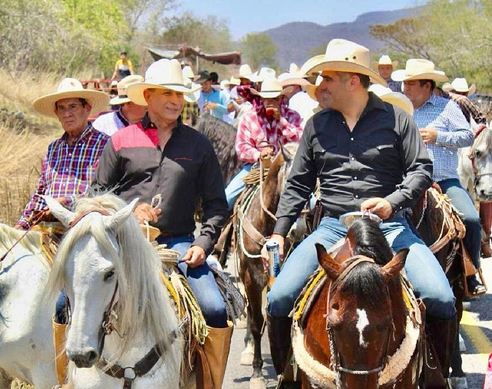 Realizan cabalgata por el “Sábado de Gloria Tinajas 2024”.