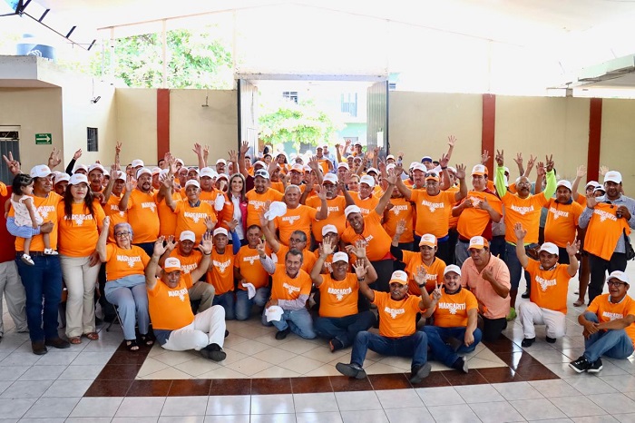 Más de 200 taxistas de Colima se unen a la campaña de la alegría de Margarita Moreno