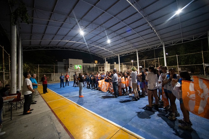 Dialoga Martha Zepeda del Toro con jóvenes basquetbolistas