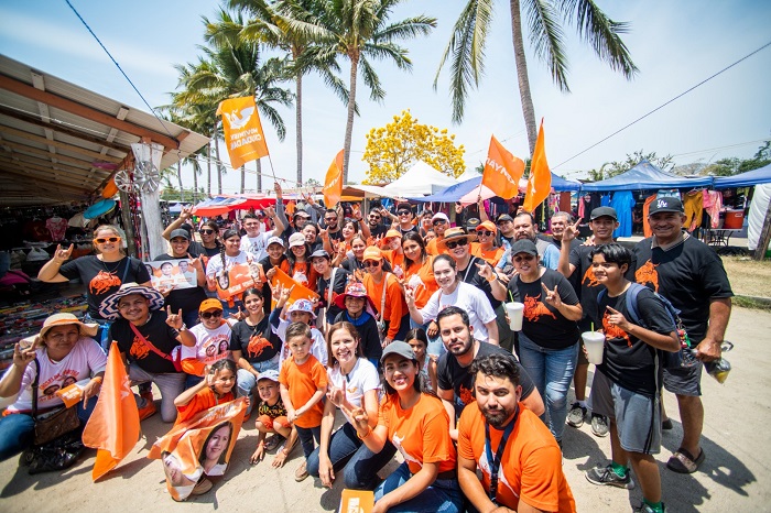 Respaldan comerciantes de “La Pulga” a Martha Zepeda del Toro