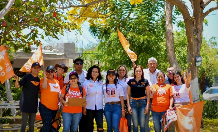 Se compromete Martha Zepeda del Toro a rehabilitar todos los parques de Manzanillo