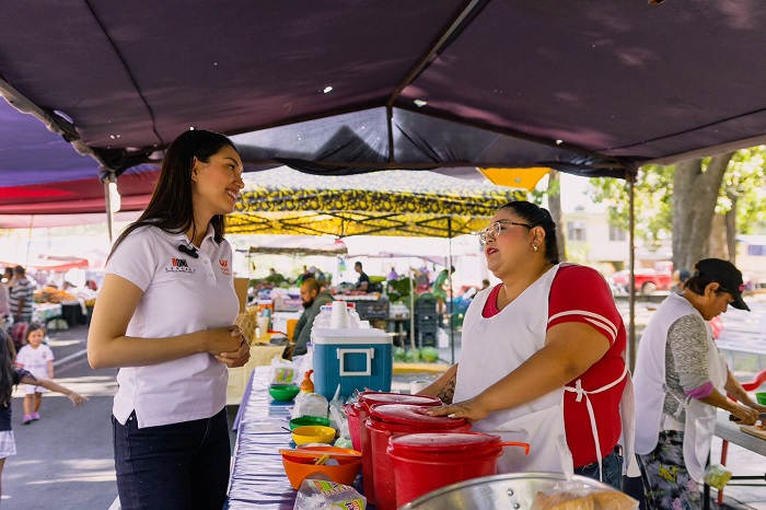 Romelia Serrano respalda a comerciantes y tianguistas