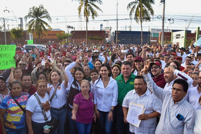 Rosi Bayardo se registra como candidata a presidenta de Manzanillo