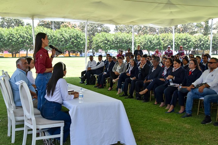 Rosi Bayardo ofrece trabajo en equipo para construir juntos un mejor Manzanillo