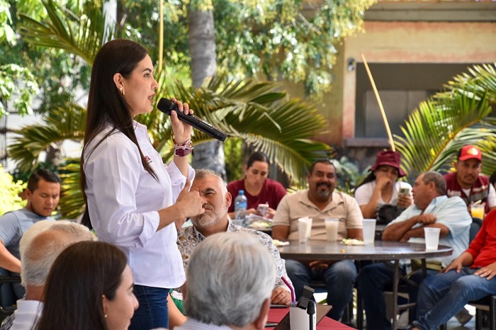 Rosi Bayardo ofrece a empresarios dialogo y acuerdos para construir juntos el mejor Manzanillo de la Historia