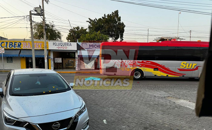 Muere un hombre atropellado por un autobús foráneo, cerca de la Central en Tecomán