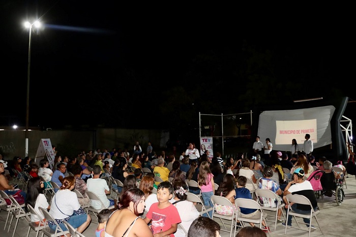 Presentan en la colonia Burócratas de la Villa, “Las 5 de la Maestra Tey”
