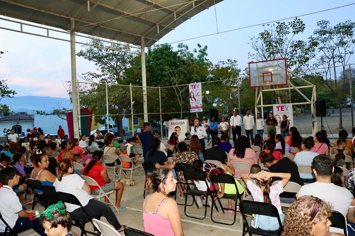 Anuncia Tey becas estudiantiles para el pago de transporte