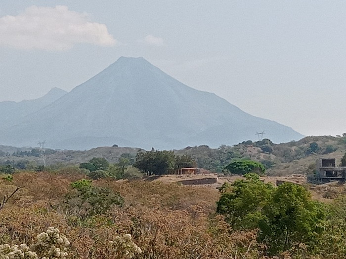 Volcán de Colima registró 2 derrumbes esta semana; sigue en semáforo verde
