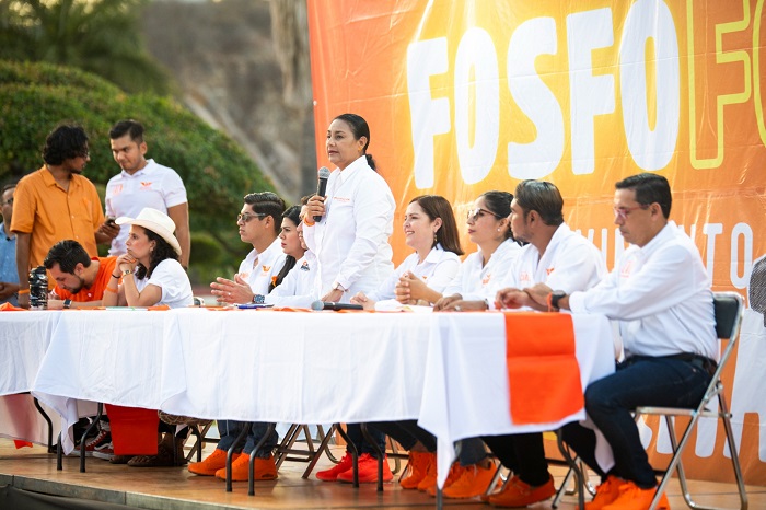 Dialogan Martha Zepeda del Toro y Griselda Martínez con jóvenes en el #FosfoForo