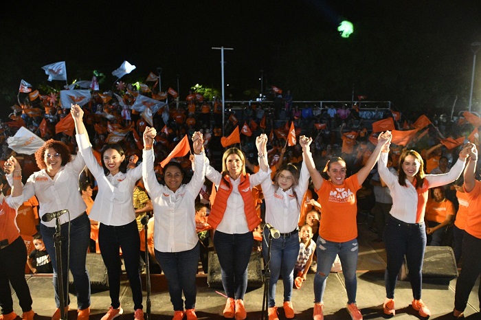 Margarita Moreno y Consuelo Gómez cierran campaña en la zona urbana del distrito 3