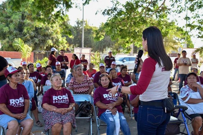 Rosi Bayardo visitó Marabasco y las colonias “La Cruz” y Francisco Villa, de Santiago