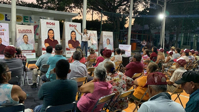 Rosi Bayardo sigue recibiendo el respaldo de los Manzanillenses