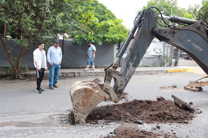 CIAPACOV sustituye 40m de la red de drenaje de la Colonia Fátima, en Colima