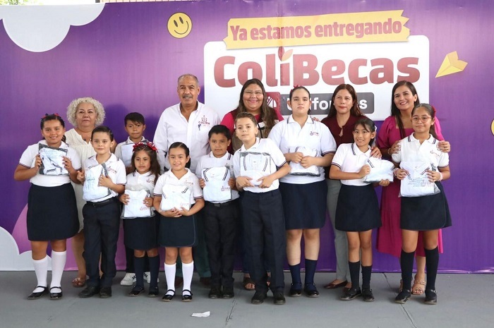 Gobierno Colima beneficia a 4,400 estudiantes de Coquimatlán con ColiBecas-Uniformes