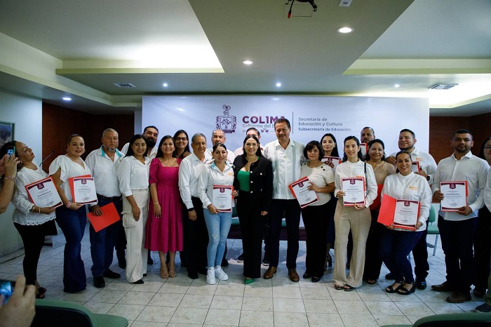 Gobierno Colima entrega 22 plazas definitivas a Personal de Apoyo y Asistencia a la Educación