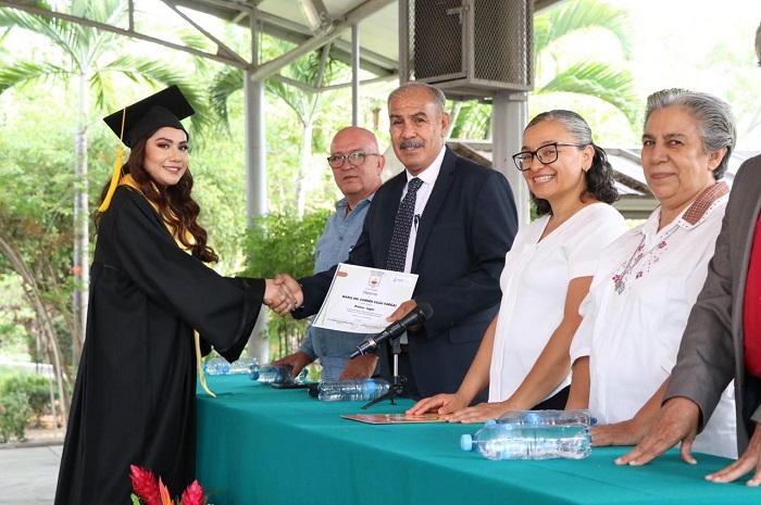 Destaca Educación Colima formación humanista y transformadora de las y los egresados del Vasco de Quiroga