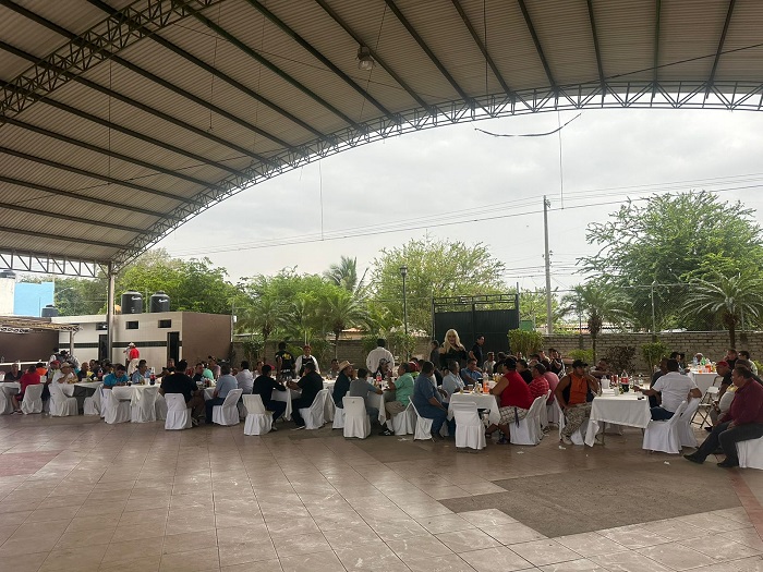 Festeja Sindicato del Ayuntamiento de Colima a los papás por su día social