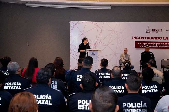 65 elementos de la Secretaría de Seguridad Pública recibieron computadoras de Gobierno Colima