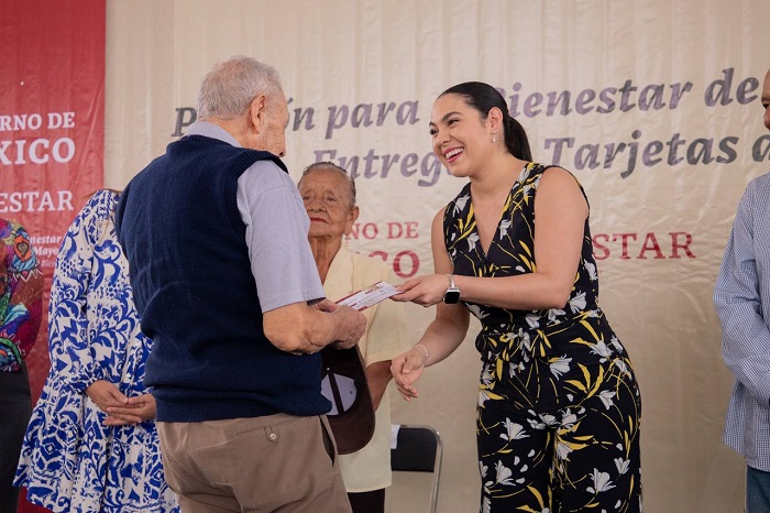 Gobierno Colima acompaña entrega de tarjetas de Pensión para Personas Adultas Mayores