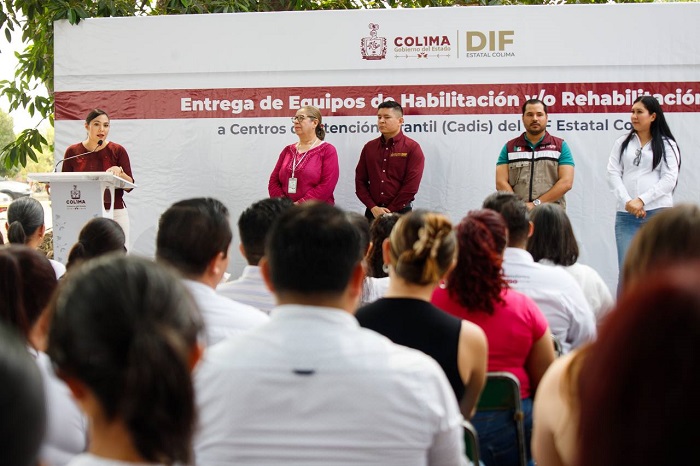 Gobierno Colima entrega equipos de habilitación y rehabilitación para Cadis