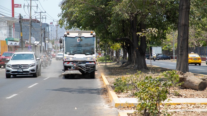 El Ayuntamiento de Manzanillo adquirió una nueva barredora vial; ya está en operación