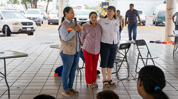 Griselda Martínez beneficia a familias con el programa de Mejoramiento de Vivienda