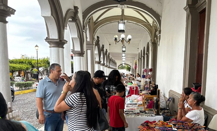 Invitan artesanos de Comala a visitarlos y consumir productos locales