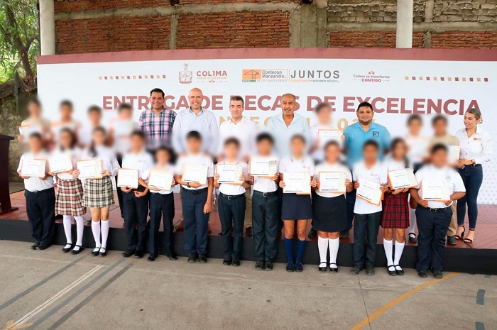 Educación Colima y Contecon Manzanillo entregan Becas a la Excelencia Educativa